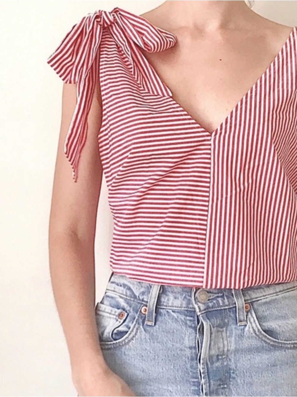 Vineyard Vines Red and White Striped Taffy Tie Shirt